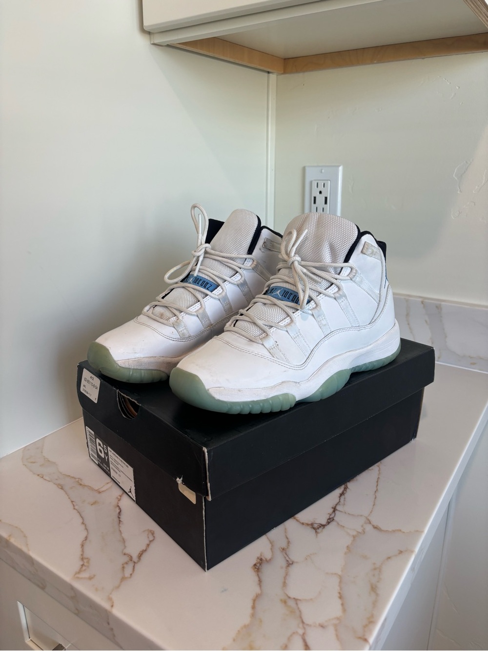 Air Jordan 11 Retro Legend Blue